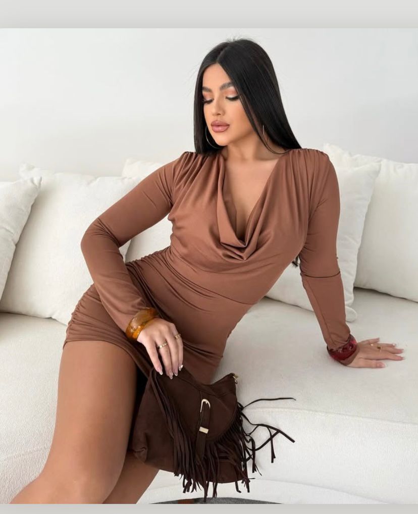 Vestido curto manga longa